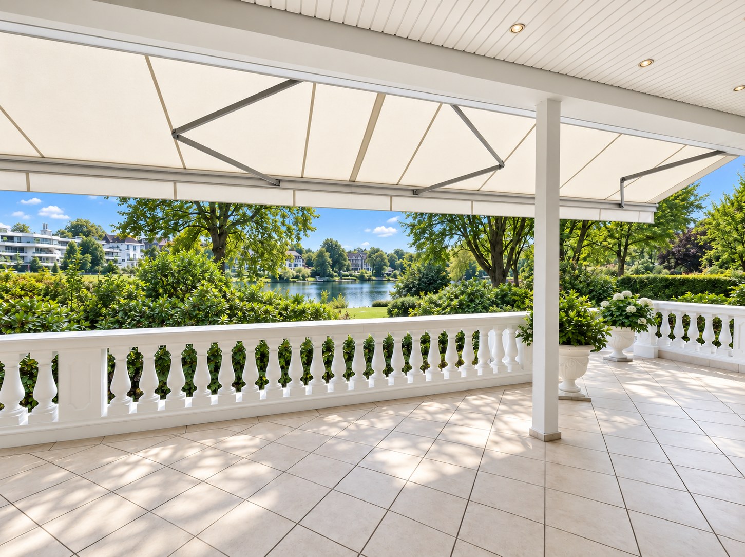 Überdachte Terrasse mit Blick auf den Rondeelteich